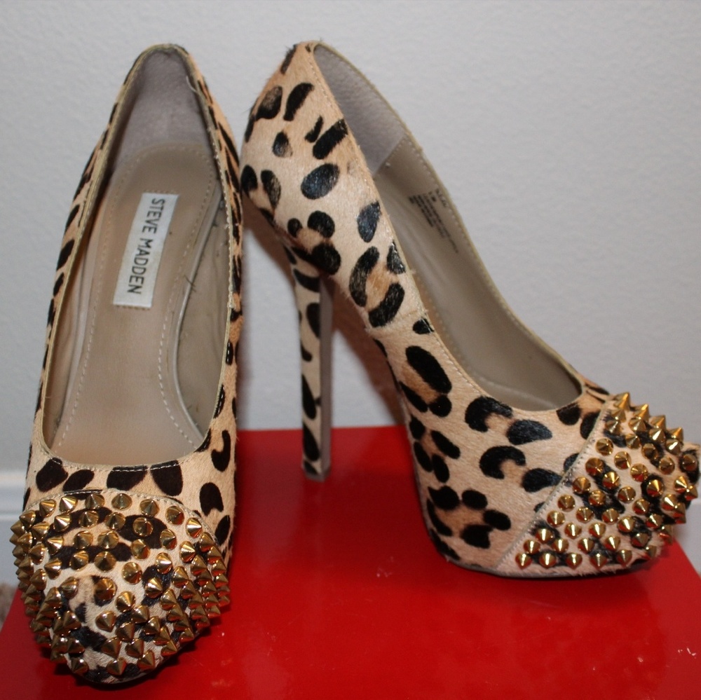 Steve Madden Leopard Studded Pump
